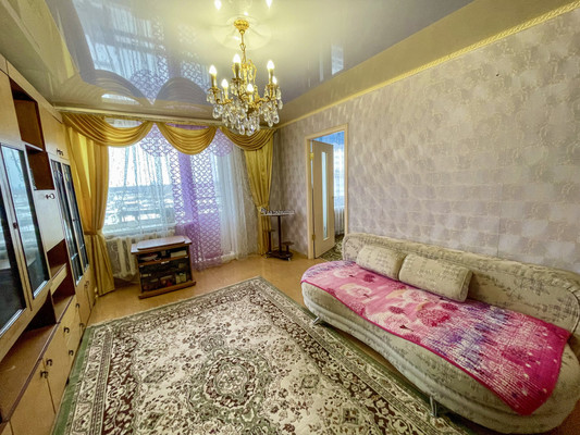 Продам трехкомнатную (3-комн.) квартиру, 2-й Микрорайон ул, 3, Эльбан рп