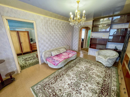 Продам трехкомнатную (3-комн.) квартиру, 2-й Микрорайон ул, 3, Эльбан рп