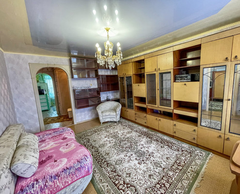 Продам трехкомнатную (3-комн.) квартиру, 2-й Микрорайон ул, 3, Эльбан рп