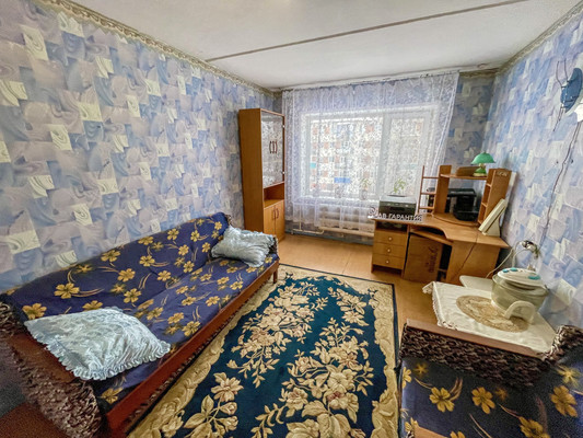 Продам трехкомнатную (3-комн.) квартиру, 2-й Микрорайон ул, 3, Эльбан рп