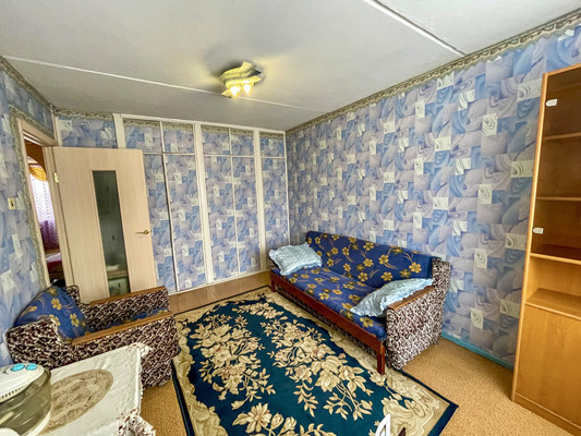 Продам трехкомнатную (3-комн.) квартиру, 2-й Микрорайон ул, 3, Эльбан рп