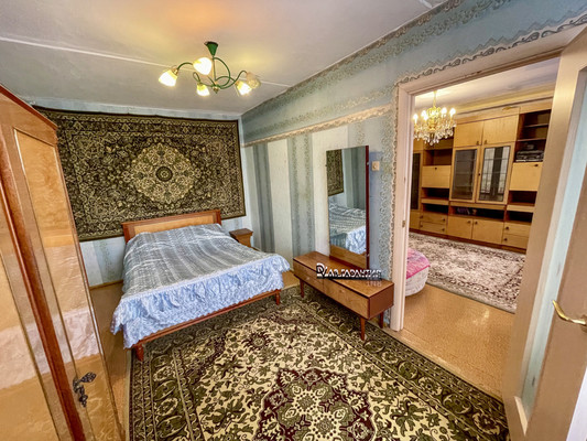 Продам трехкомнатную (3-комн.) квартиру, 2-й Микрорайон ул, 3, Эльбан рп