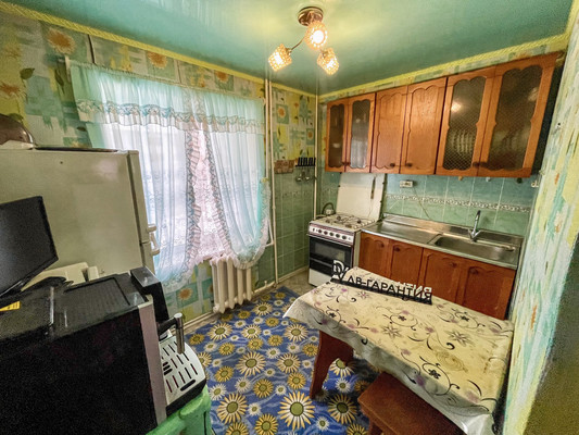 Продам трехкомнатную (3-комн.) квартиру, 2-й Микрорайон ул, 3, Эльбан рп