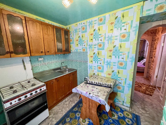 Продам трехкомнатную (3-комн.) квартиру, 2-й Микрорайон ул, 3, Эльбан рп