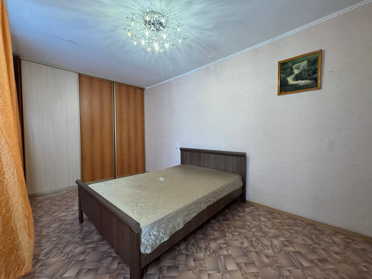 Продам двухкомнатную (2-комн.) квартиру, Аллея Труда ул, 40, Комсомольск-на-Амуре г