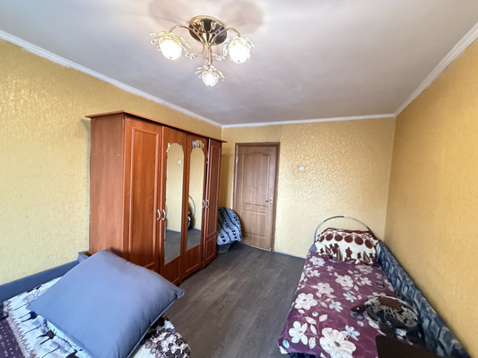 Продам двухкомнатную (2-комн.) квартиру, Большевика Попова ул, 2, Грэсовский пгт