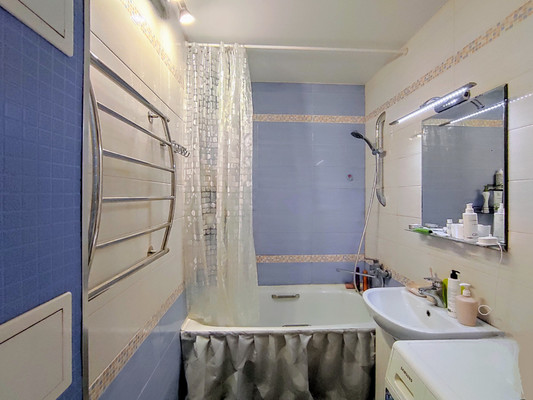 Продам двухкомнатную (2-комн.) квартиру, Красноармейская ул, 240/115, Ростов-на-Дону г