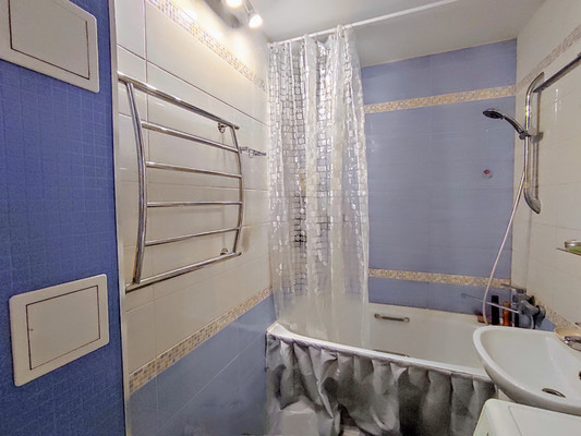 Продам двухкомнатную (2-комн.) квартиру, Красноармейская ул, 240/115, Ростов-на-Дону г