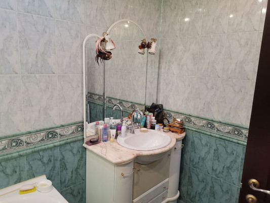 Продам трехкомнатную (3-комн.) квартиру, Желябова ул, 39/2, Симферополь г