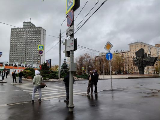 Продам трехкомнатную (3-комн.) квартиру, Трофимова ул, 13, Москва г