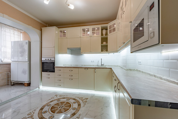 Продам трехкомнатную (3-комн.) квартиру, Ладожская ул, 107, Заневка д