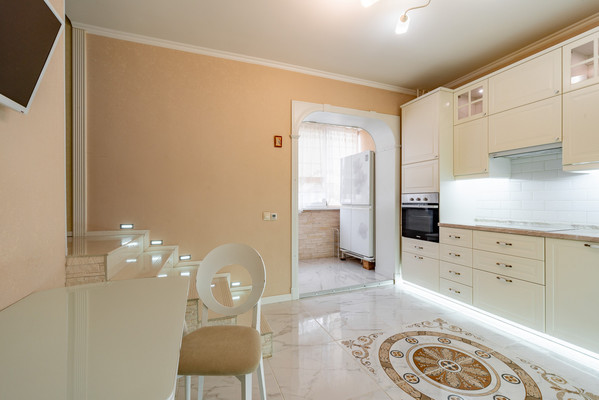 Продам трехкомнатную (3-комн.) квартиру, Ладожская ул, 107, Заневка д