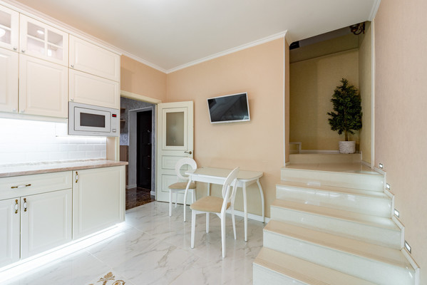 Продам трехкомнатную (3-комн.) квартиру, Ладожская ул, 107, Заневка д