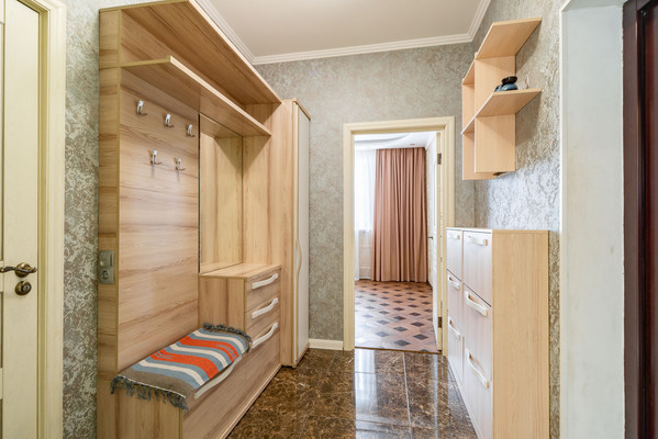 Продам трехкомнатную (3-комн.) квартиру, Ладожская ул, 107, Заневка д