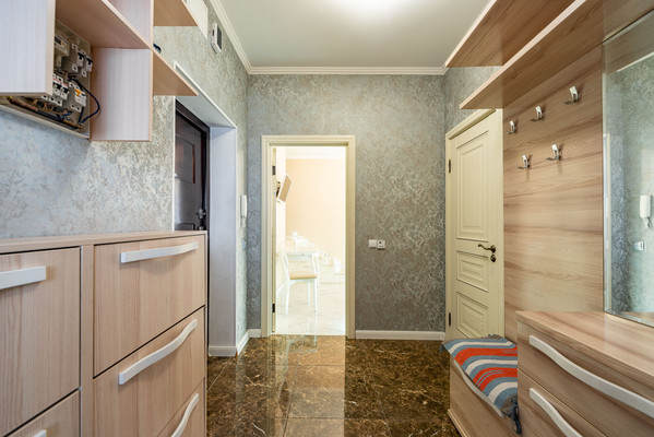 Продам трехкомнатную (3-комн.) квартиру, Ладожская ул, 107, Заневка д