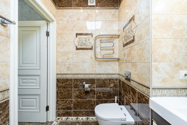 Продам трехкомнатную (3-комн.) квартиру, Ладожская ул, 107, Заневка д