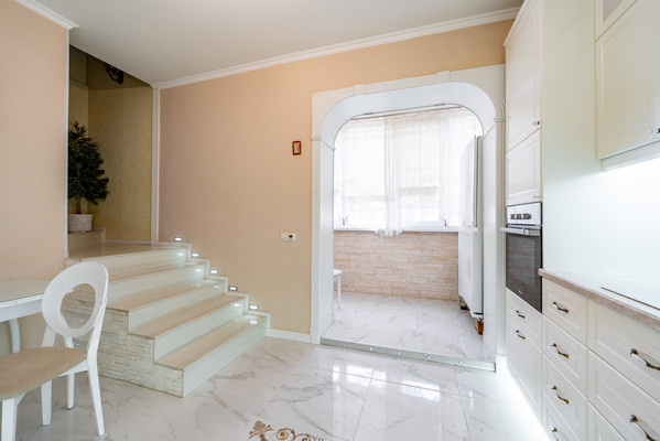 Продам трехкомнатную (3-комн.) квартиру, Ладожская ул, 107, Заневка д