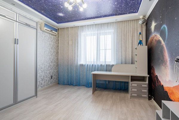 Продам трехкомнатную (3-комн.) квартиру, Ладожская ул, 107, Заневка д