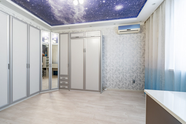 Продам трехкомнатную (3-комн.) квартиру, Ладожская ул, 107, Заневка д