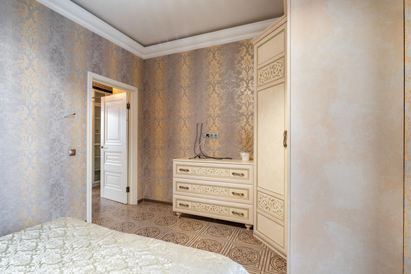 Продам трехкомнатную (3-комн.) квартиру, Ладожская ул, 107, Заневка д