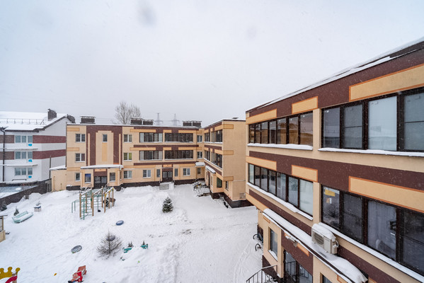 Продам трехкомнатную (3-комн.) квартиру, Ладожская ул, 107, Заневка д