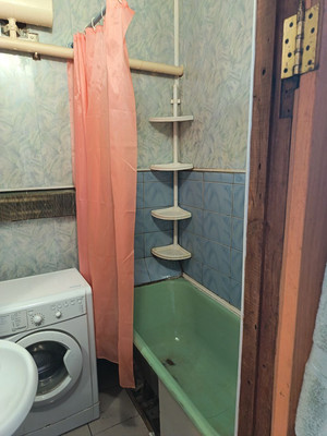 Продам трехкомнатную (3-комн.) квартиру, Квартал Народной стройки ул, 19а, Кулебаки г