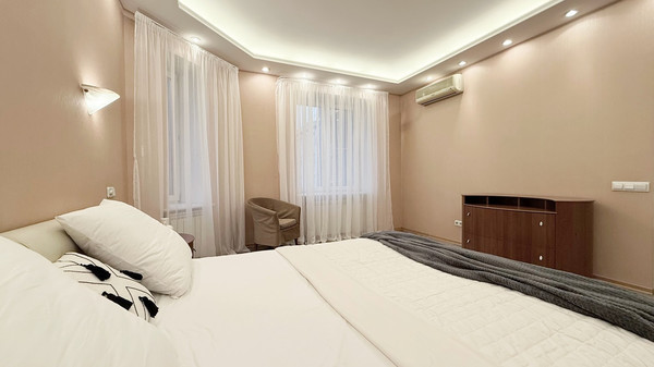 Сдам трехкомнатную (3-комн.) квартиру, Большая Монетная ул, 5, Санкт-Петербург г