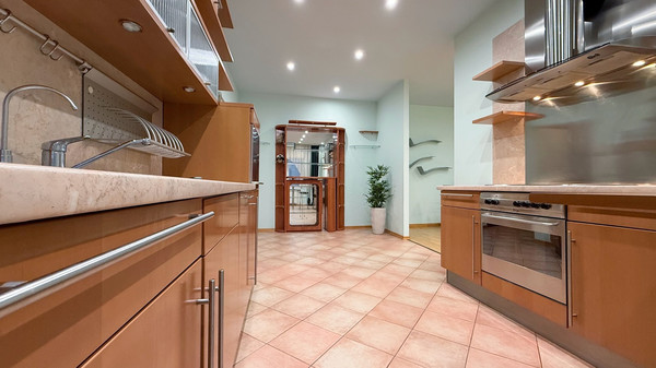 Сдам трехкомнатную (3-комн.) квартиру, Большая Монетная ул, 5, Санкт-Петербург г