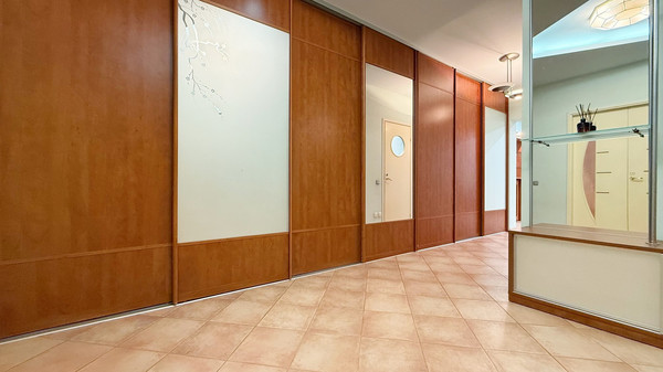 Сдам трехкомнатную (3-комн.) квартиру, Большая Монетная ул, 5, Санкт-Петербург г