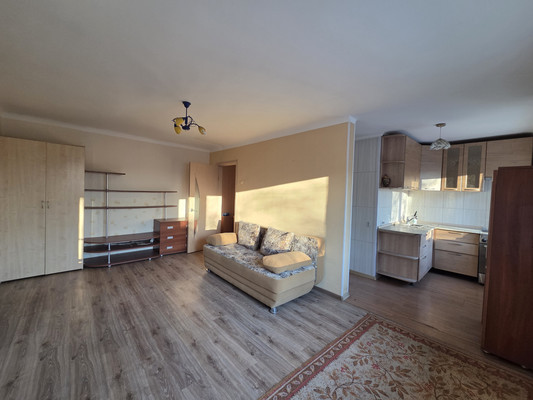 Продам трехкомнатную (3-комн.) квартиру, Юбилейная ул, 8, Находка г