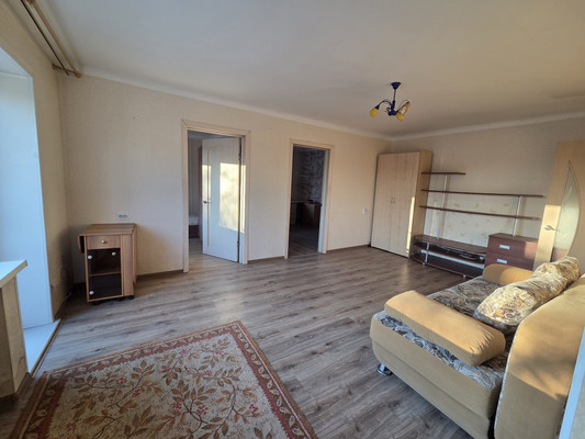 Продам трехкомнатную (3-комн.) квартиру, Юбилейная ул, 8, Находка г