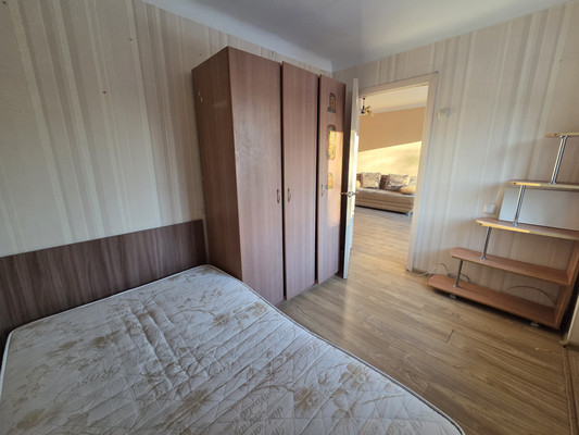 Продам трехкомнатную (3-комн.) квартиру, Юбилейная ул, 8, Находка г