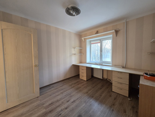 Продам трехкомнатную (3-комн.) квартиру, Юбилейная ул, 8, Находка г