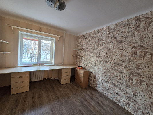 Продам трехкомнатную (3-комн.) квартиру, Юбилейная ул, 8, Находка г