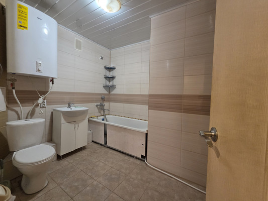 Продам трехкомнатную (3-комн.) квартиру, Юбилейная ул, 8, Находка г