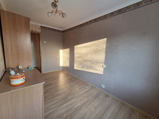 Продам трехкомнатную (3-комн.) квартиру, Юбилейная ул, 8, Находка г