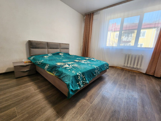 Продам двухкомнатную (2-комн.) квартиру, Седова ул, 8, Находка г