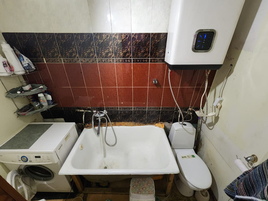 Продам двухкомнатную (2-комн.) квартиру, Седова ул, 8, Находка г