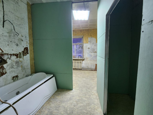 Продам трехкомнатную (3-комн.) квартиру, Седова ул, 12, Находка г