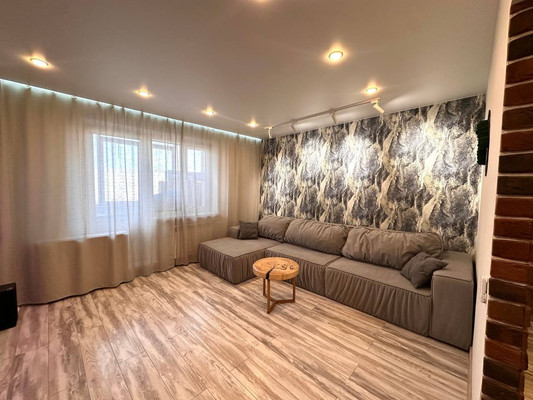 Продам трехкомнатную (3-комн.) квартиру, Молокова ул, 68, Красноярск г