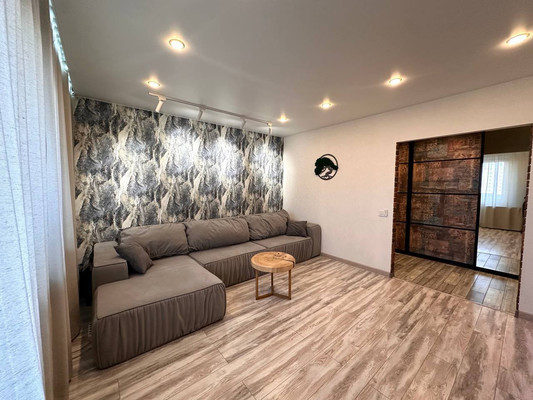 Продам трехкомнатную (3-комн.) квартиру, Молокова ул, 68, Красноярск г