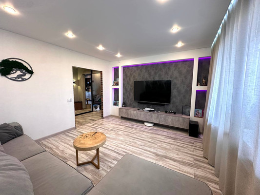 Продам трехкомнатную (3-комн.) квартиру, Молокова ул, 68, Красноярск г