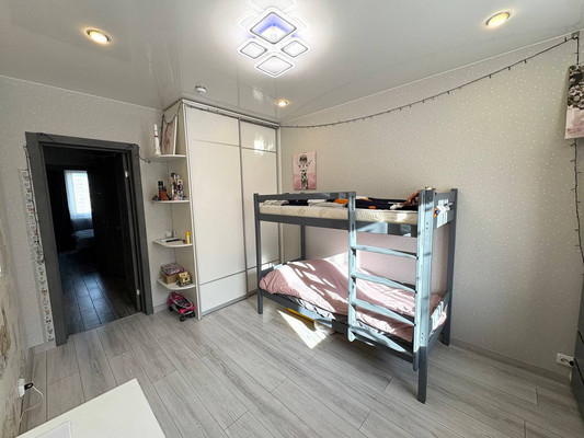 Продам трехкомнатную (3-комн.) квартиру, Молокова ул, 68, Красноярск г