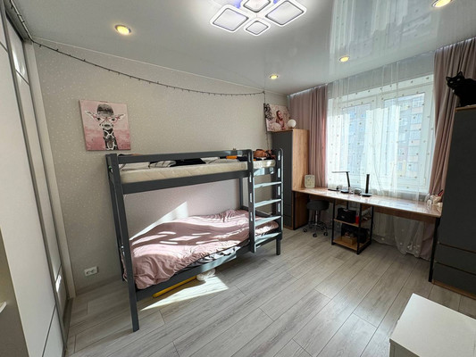 Продам трехкомнатную (3-комн.) квартиру, Молокова ул, 68, Красноярск г