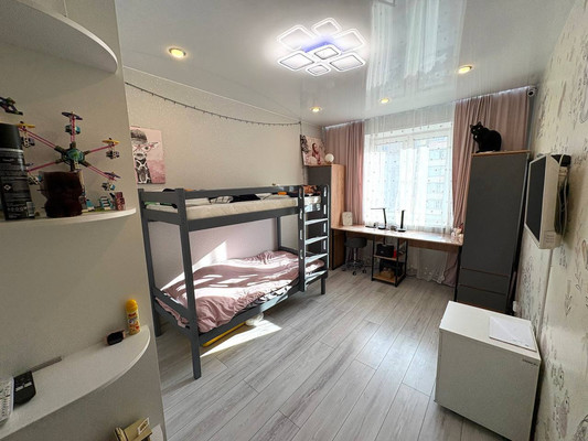 Продам трехкомнатную (3-комн.) квартиру, Молокова ул, 68, Красноярск г