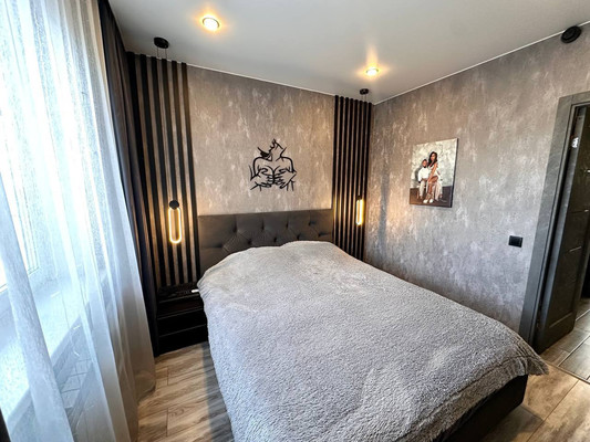 Продам трехкомнатную (3-комн.) квартиру, Молокова ул, 68, Красноярск г