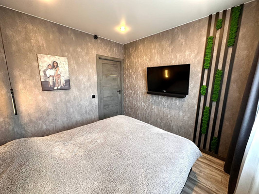 Продам трехкомнатную (3-комн.) квартиру, Молокова ул, 68, Красноярск г