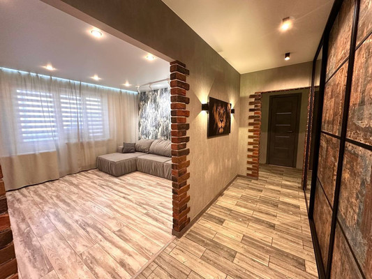 Продам трехкомнатную (3-комн.) квартиру, Молокова ул, 68, Красноярск г