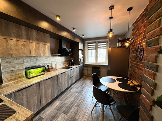 Продам трехкомнатную (3-комн.) квартиру, Молокова ул, 68, Красноярск г