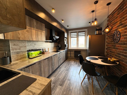 Продам трехкомнатную (3-комн.) квартиру, Молокова ул, 68, Красноярск г